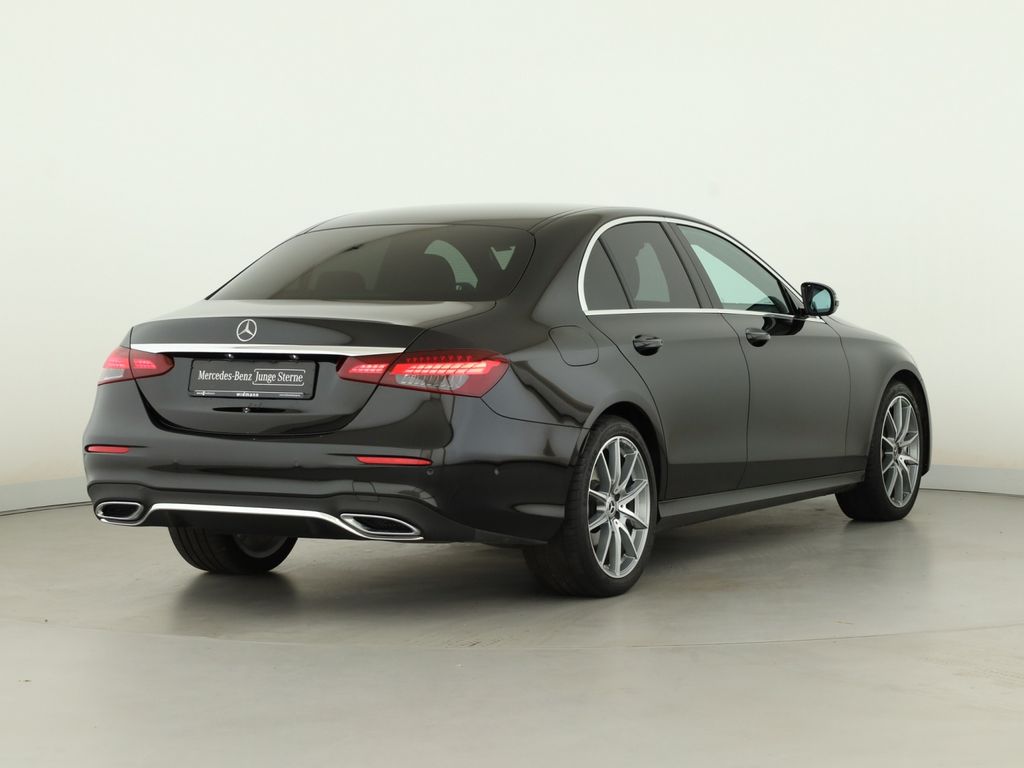 Mercedes-Benz E 300 2022 г. Чёрный, пробег 21493 км