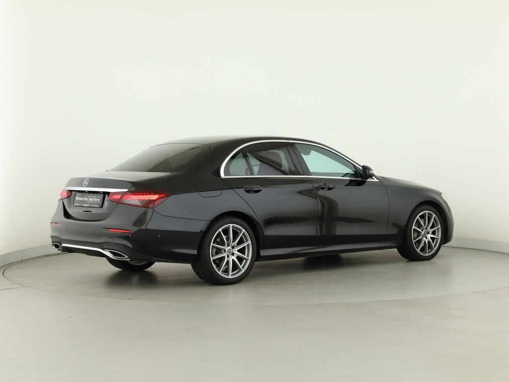 Mercedes-Benz E 300 2022 г. Чёрный, пробег 21493 км