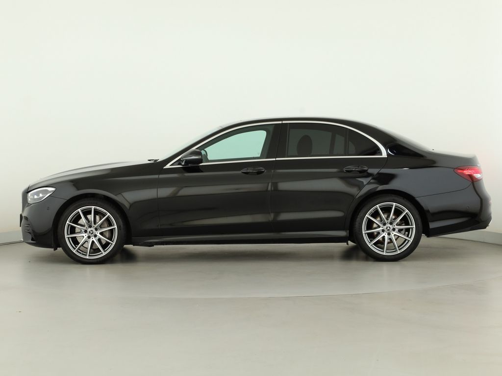 Mercedes-Benz E 300 2022 г. Чёрный, пробег 21493 км