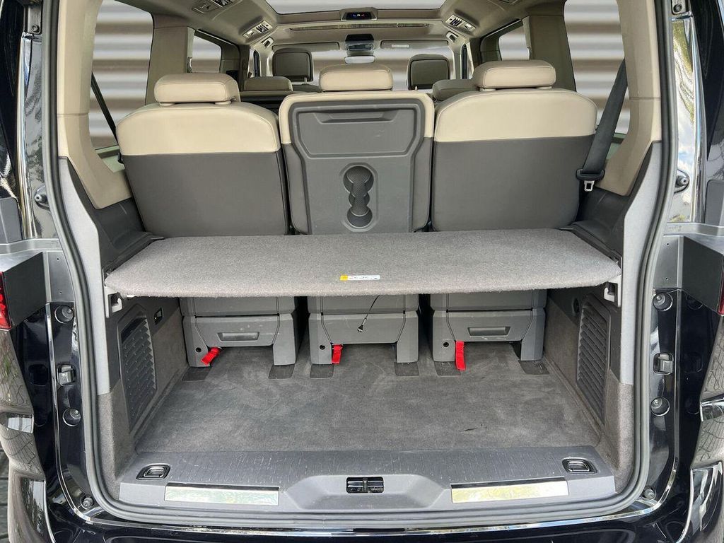 Volkswagen T7 MULTIVAN 2023 г. Чёрный, пробег 52970 км