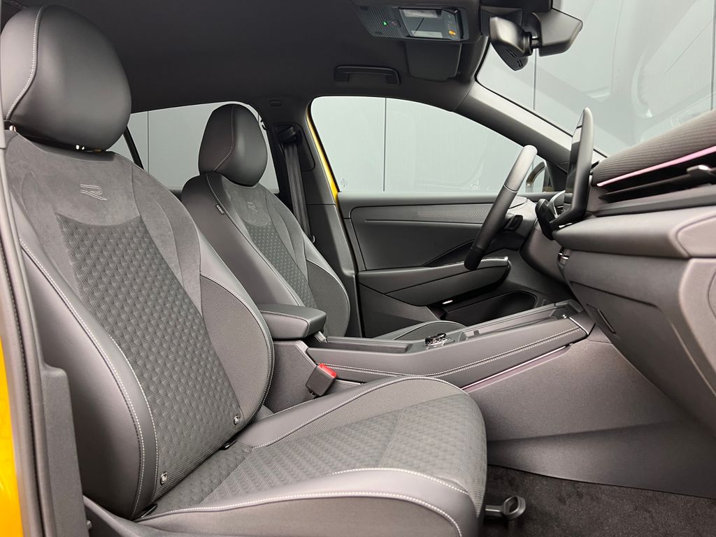 Volkswagen T-Roc 2025 г. Жёлтый, пробег 10500 км
