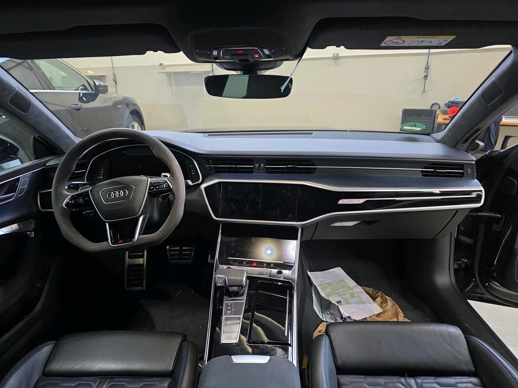 Audi RS7 2024 г. Чёрный, пробег 39998 км