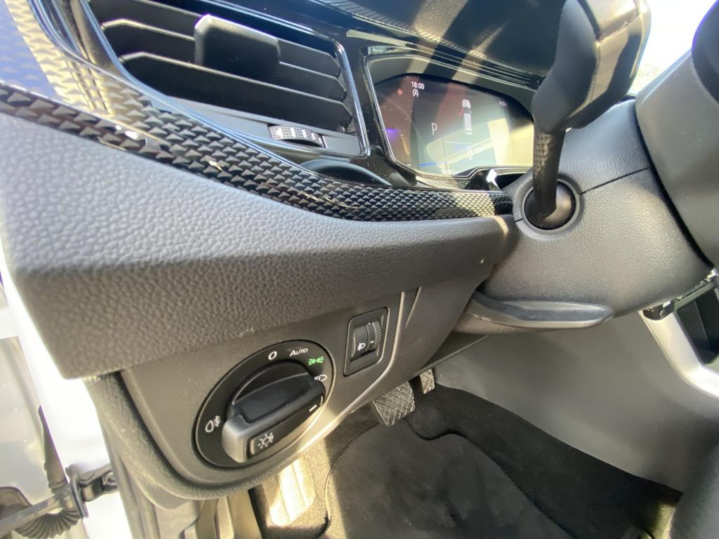 Volkswagen Taigo 2023 г. Белый, пробег 34382 км