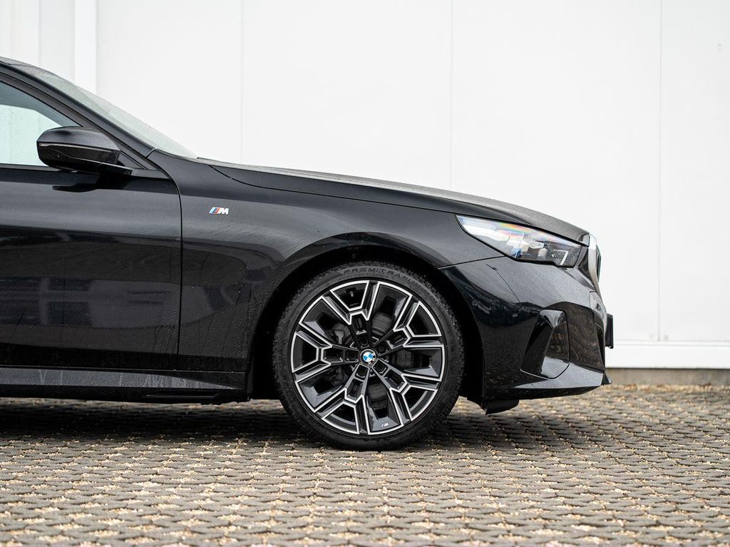 BMW 520 2025 г. Чёрный, пробег 25990 км