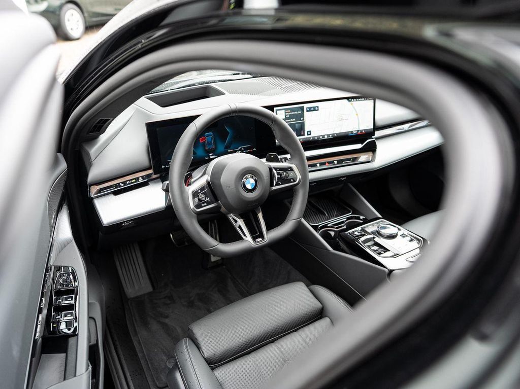 BMW 520 2025 г. Чёрный, пробег 25990 км