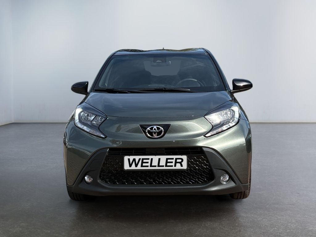 Toyota AYGO (X) 2023 г. Зелёный, пробег 21447 км