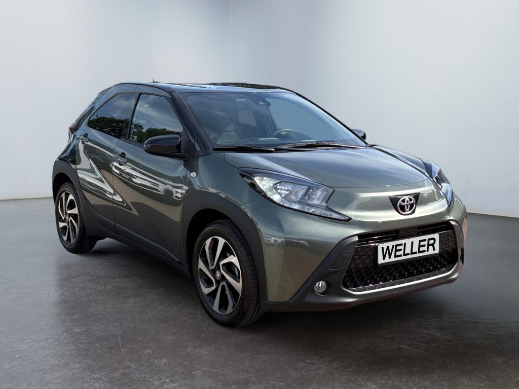 Toyota AYGO (X) 2023 г. Зелёный, пробег 21447 км