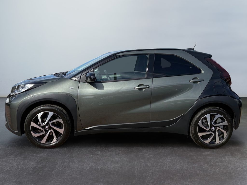 Toyota AYGO (X) 2023 г. Зелёный, пробег 21447 км