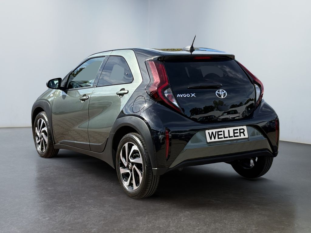 Toyota AYGO (X) 2023 г. Зелёный, пробег 21447 км