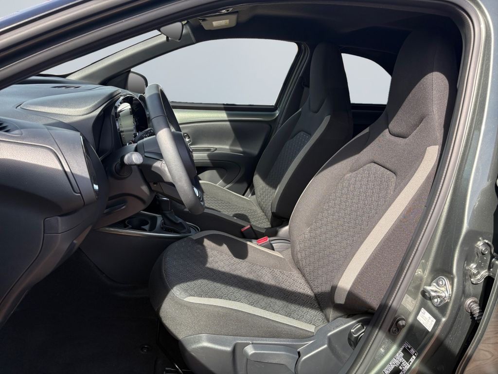 Toyota AYGO (X) 2023 г. Зелёный, пробег 21447 км