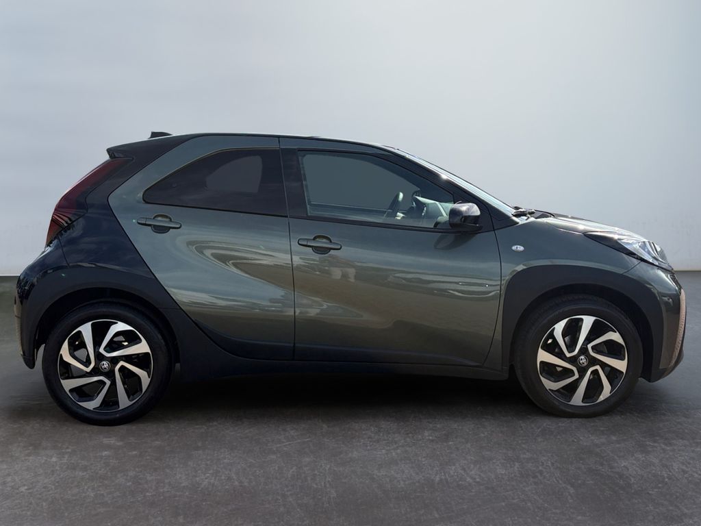 Toyota AYGO (X) 2023 г. Зелёный, пробег 21447 км