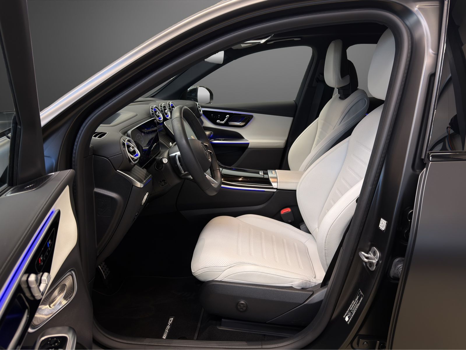 Mercedes-Benz GLC 300 2026 г. Серый, пробег 9000 км