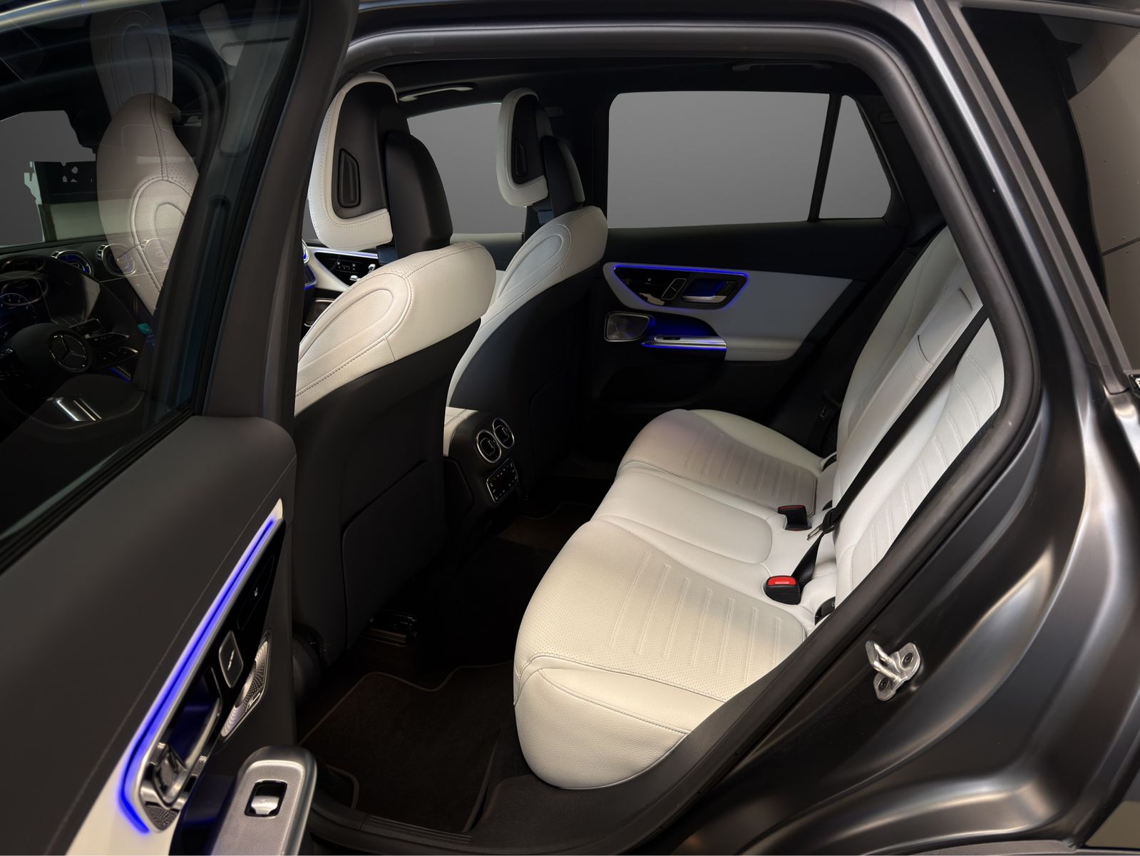 Mercedes-Benz GLC 300 2026 г. Серый, пробег 9000 км