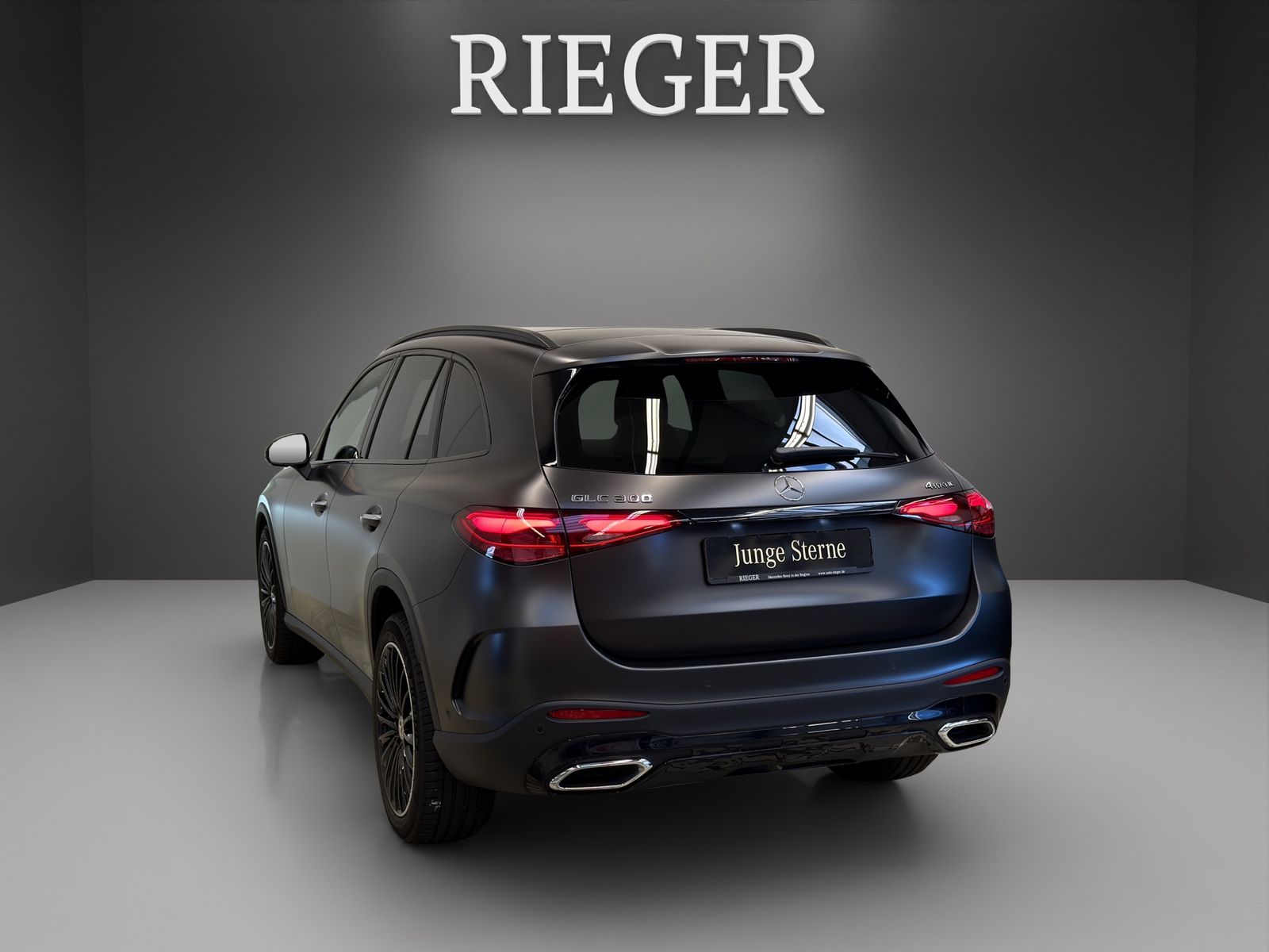 Mercedes-Benz GLC 300 2026 г. Серый, пробег 9000 км