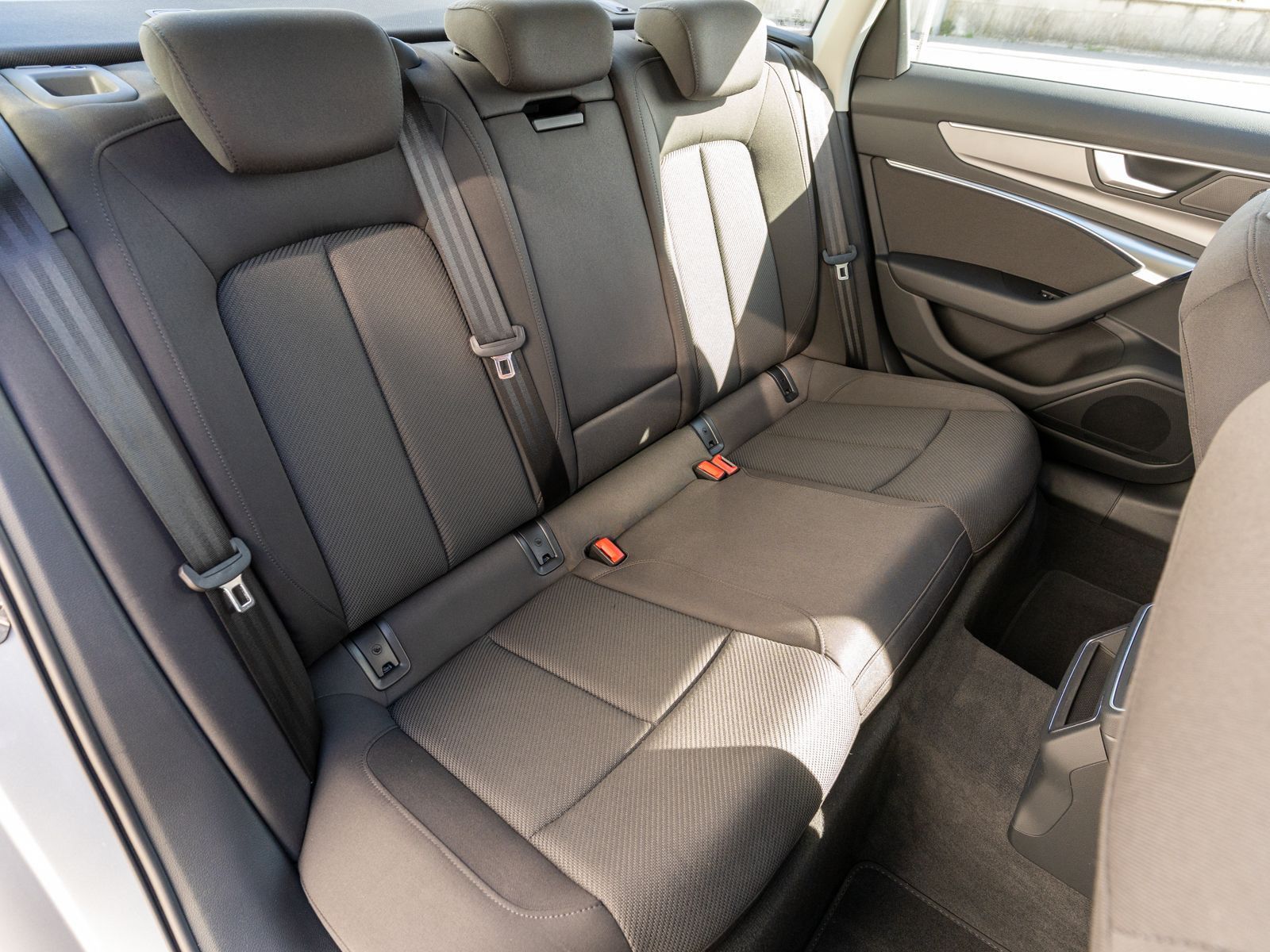 Audi A6 2023 г. Серебристый, пробег 22600 км