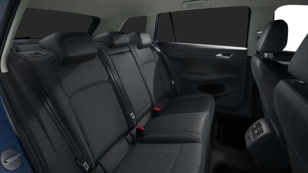 Volkswagen Golf 2025 г. Синий, пробег 26885 км