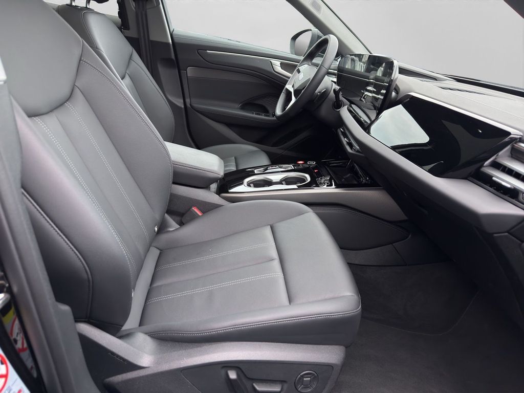 Audi A6 2025 г. Чёрный, пробег 30849 км