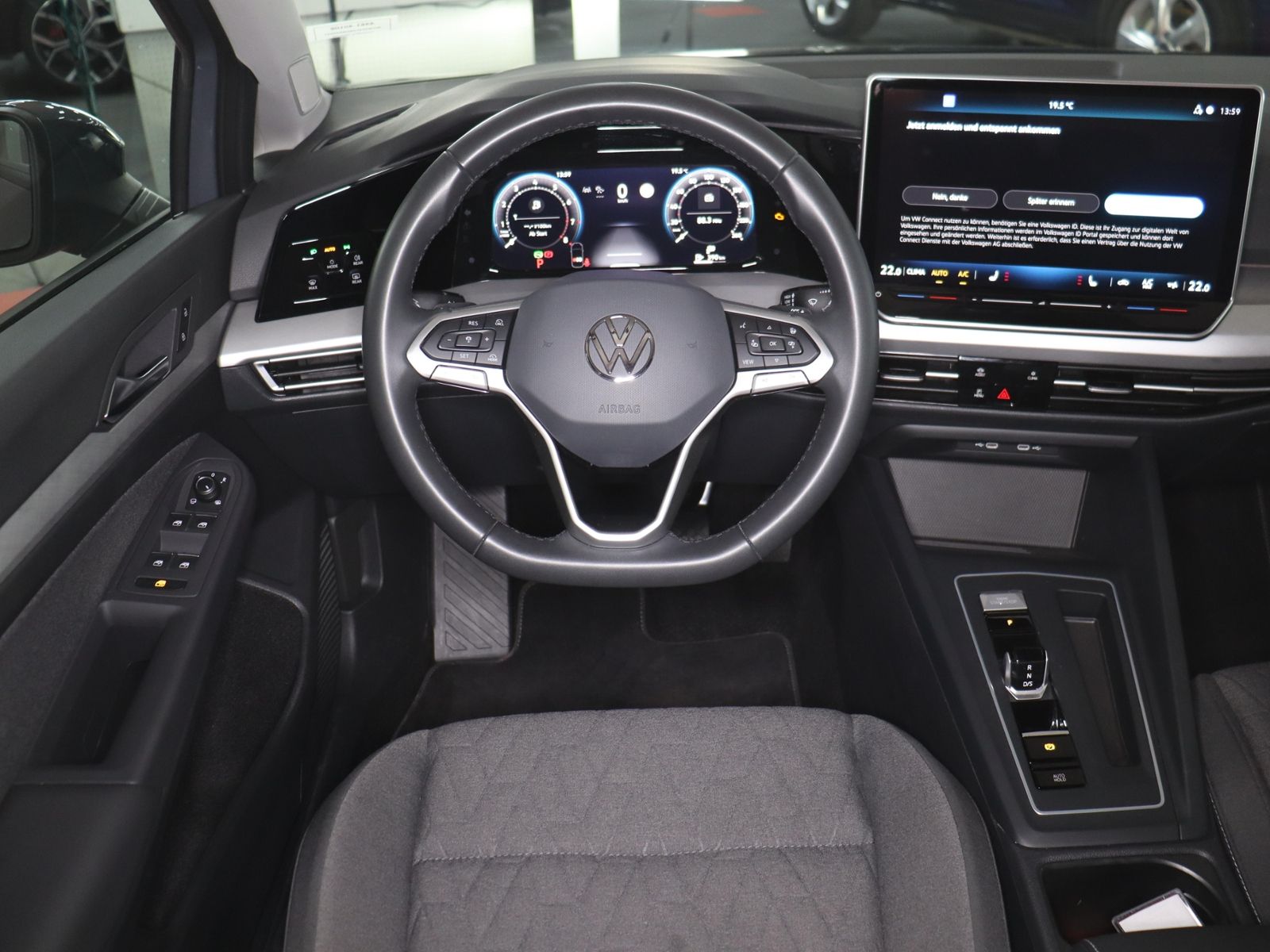 Volkswagen Golf 2025 г. Серый, пробег 26133 км