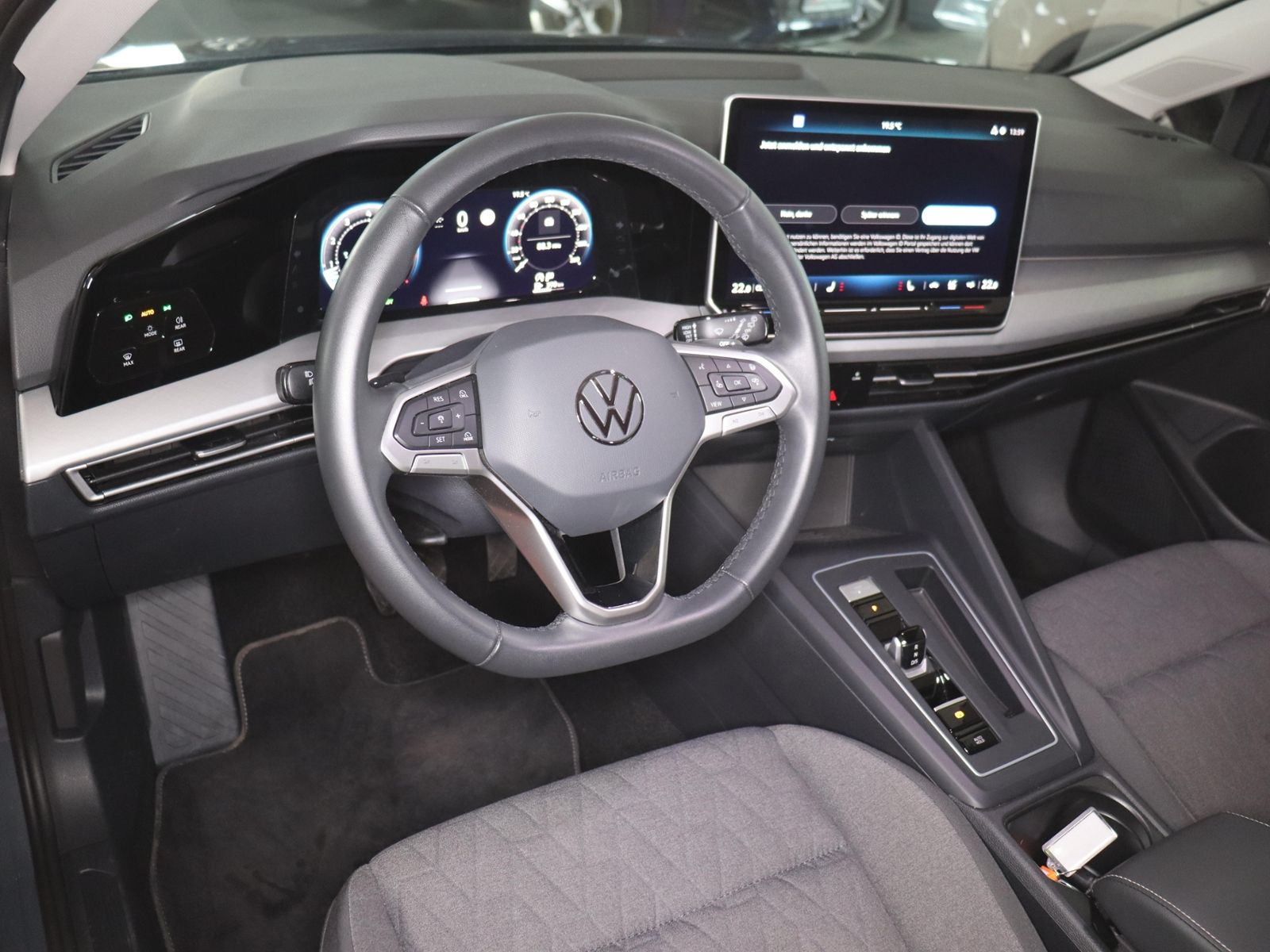 Volkswagen Golf 2025 г. Серый, пробег 26133 км