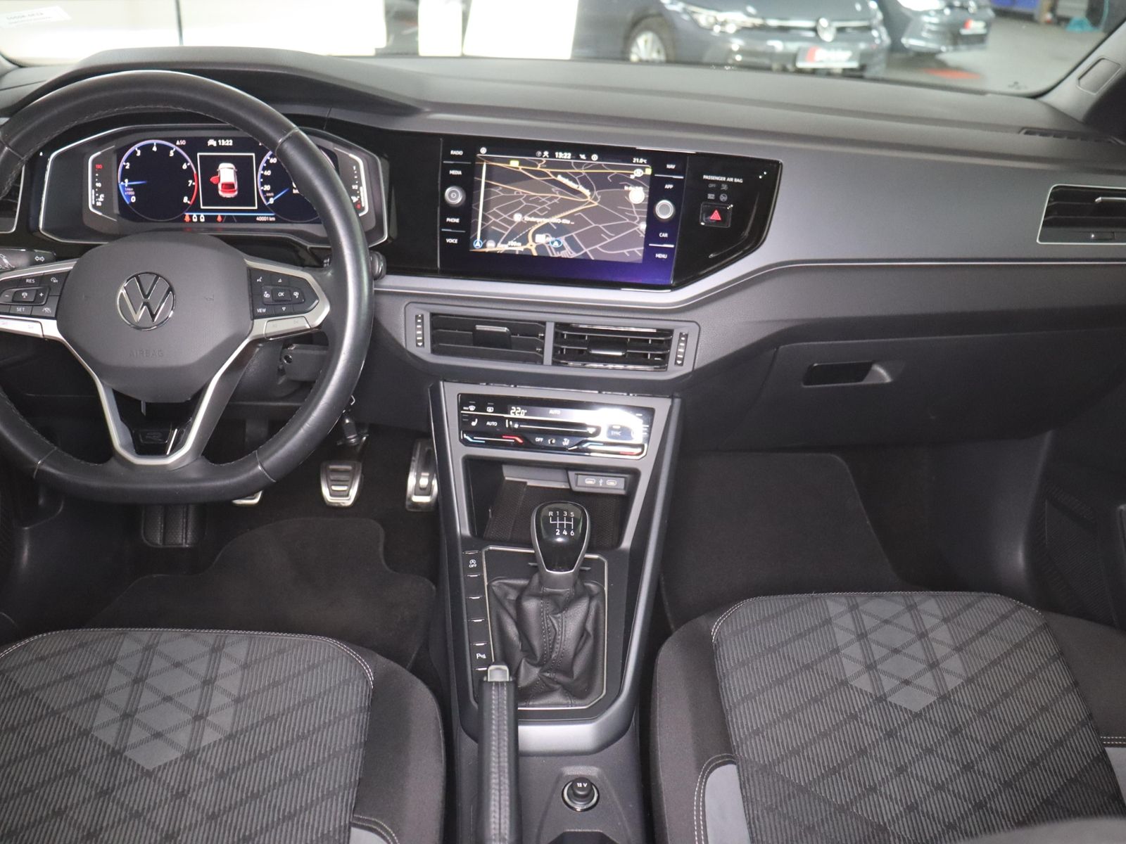 Volkswagen Taigo 2023 г. Серебристый, пробег 40169 км
