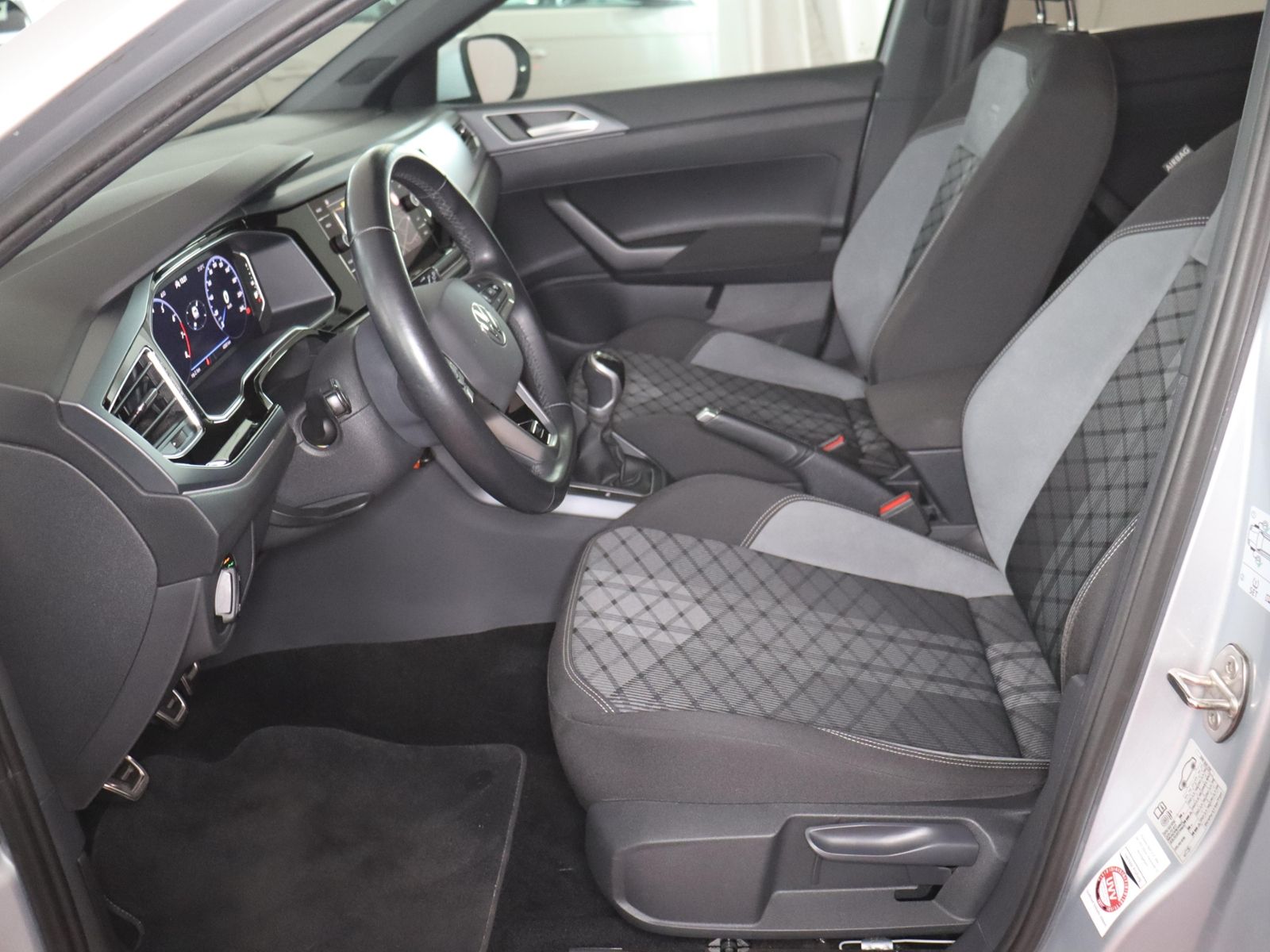 Volkswagen Taigo 2023 г. Серебристый, пробег 40169 км