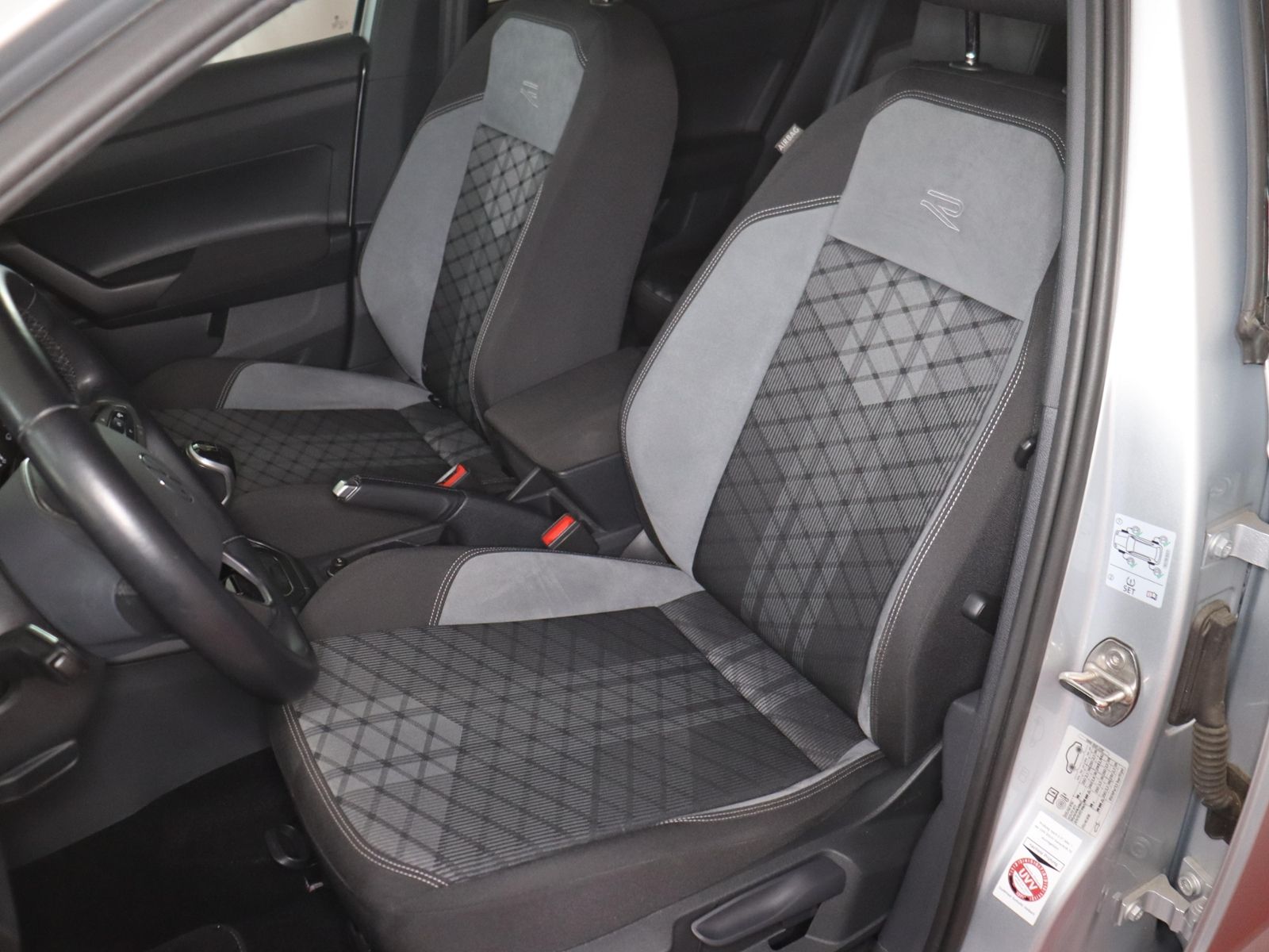 Volkswagen Taigo 2023 г. Серебристый, пробег 40169 км