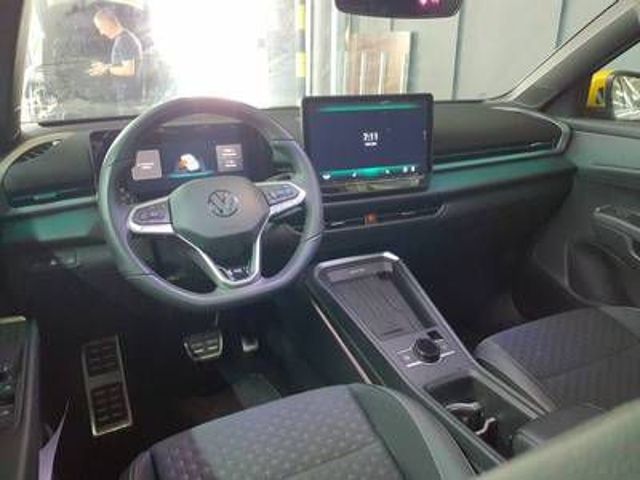 Volkswagen T-Roc 2025 г. Жёлтый, пробег 17801 км