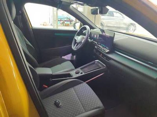 Volkswagen T-Roc 2025 г. Жёлтый, пробег 17801 км