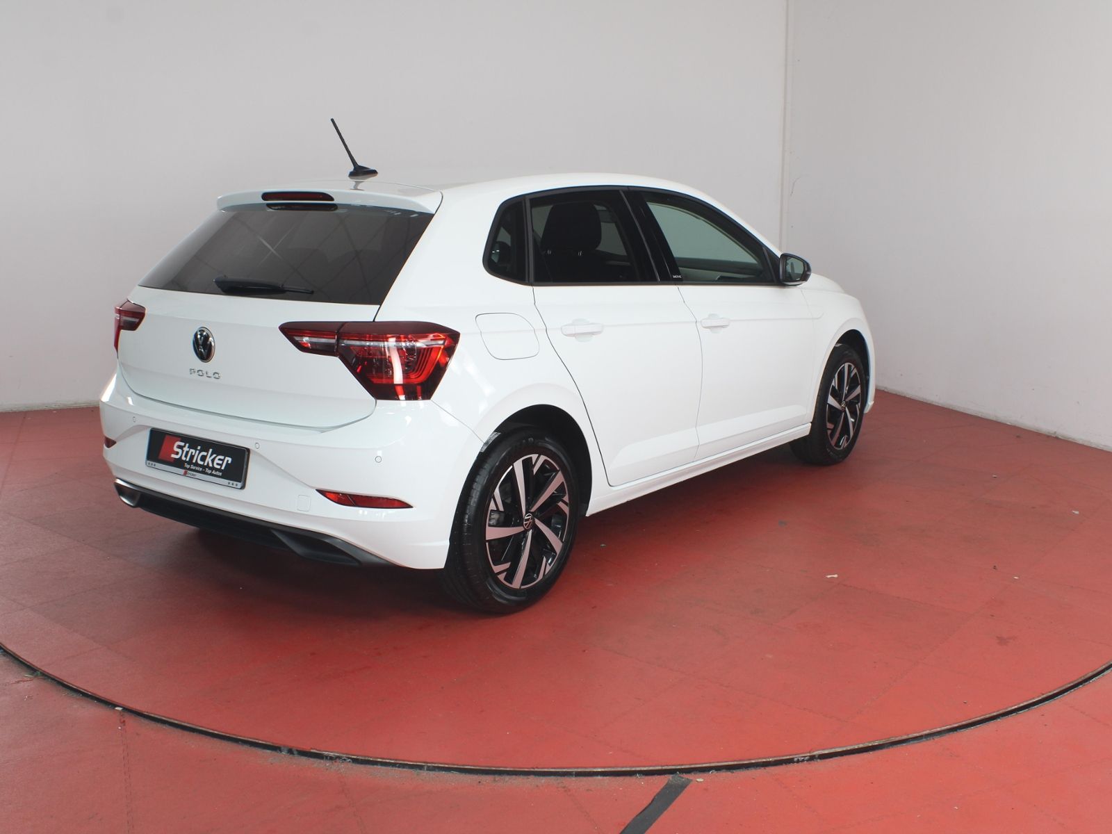 Volkswagen Polo 2024 г. Белый, пробег 14083 км