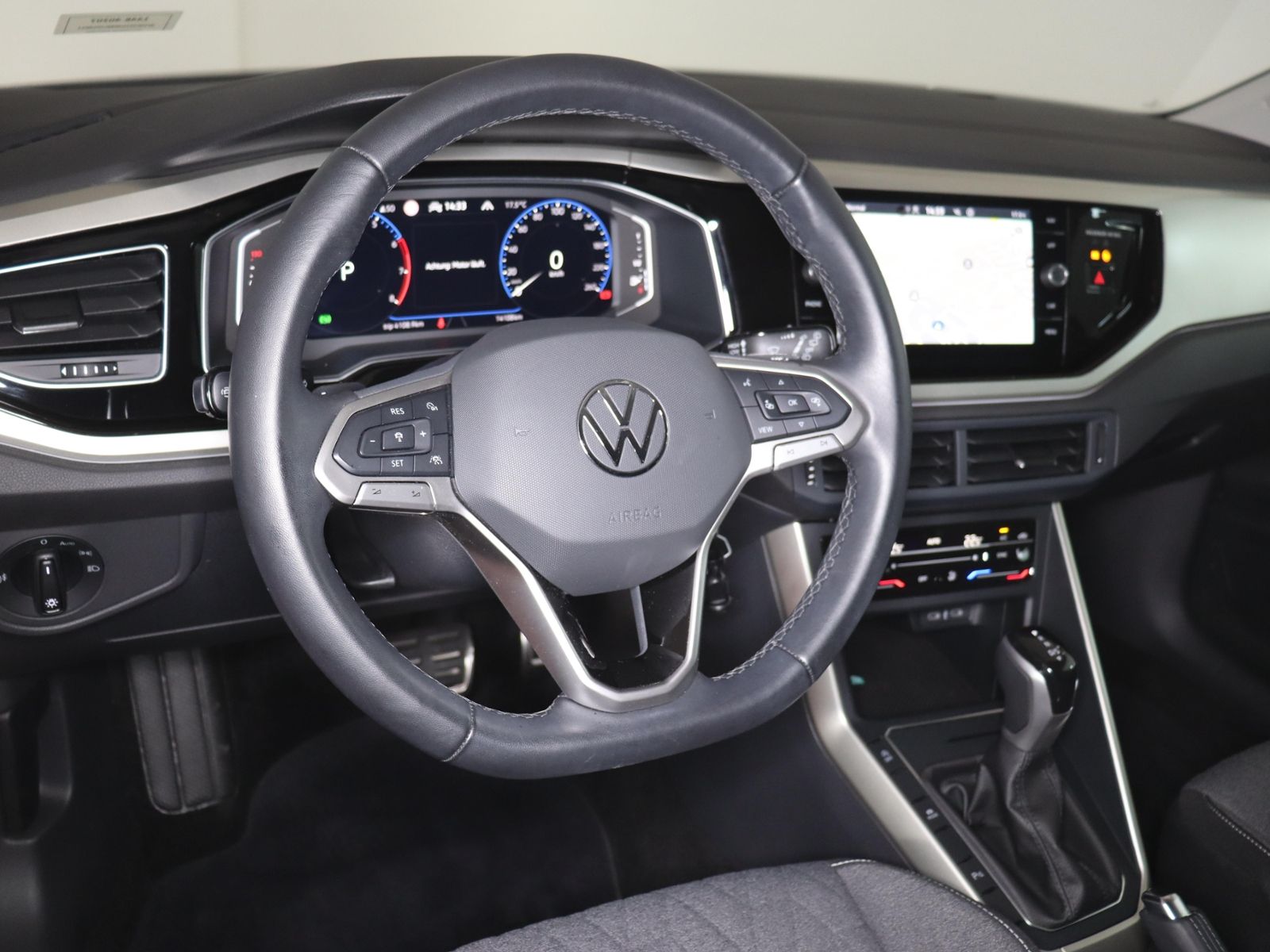 Volkswagen Polo 2024 г. Белый, пробег 14083 км