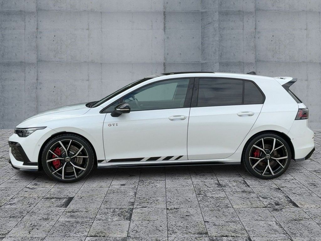 Volkswagen Golf 2025 г. Белый, пробег 12168 км