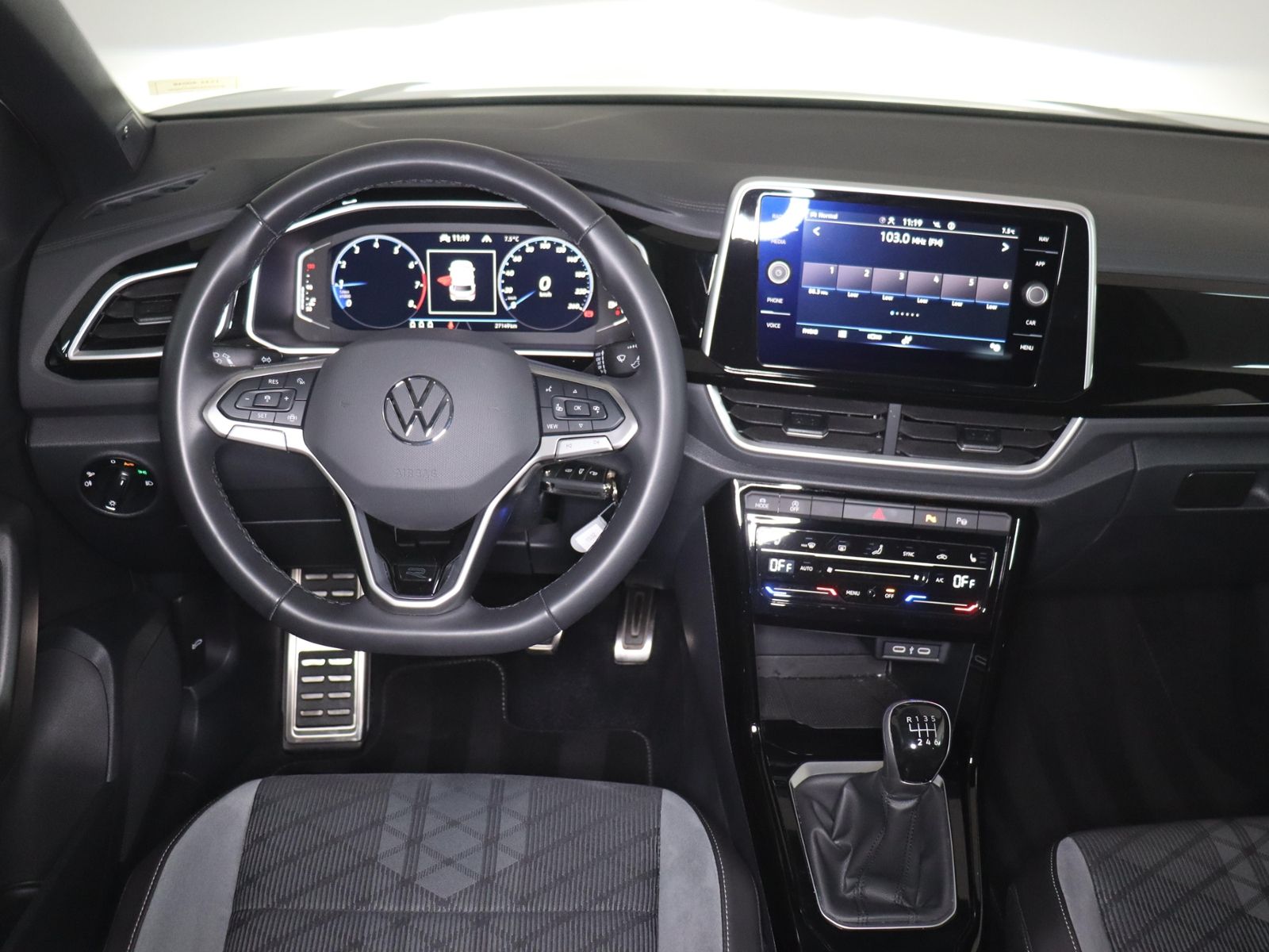 Volkswagen T-Roc 2024 г. Серый, пробег 27301 км