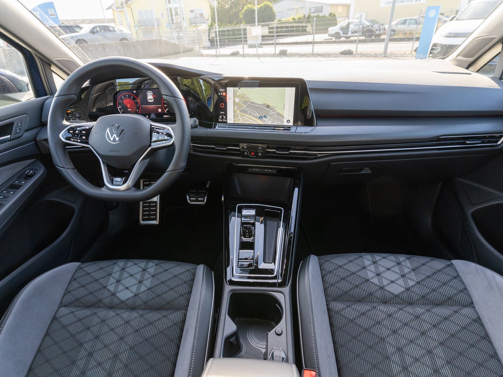 Volkswagen Golf 2023 г. Синий, пробег 28990 км