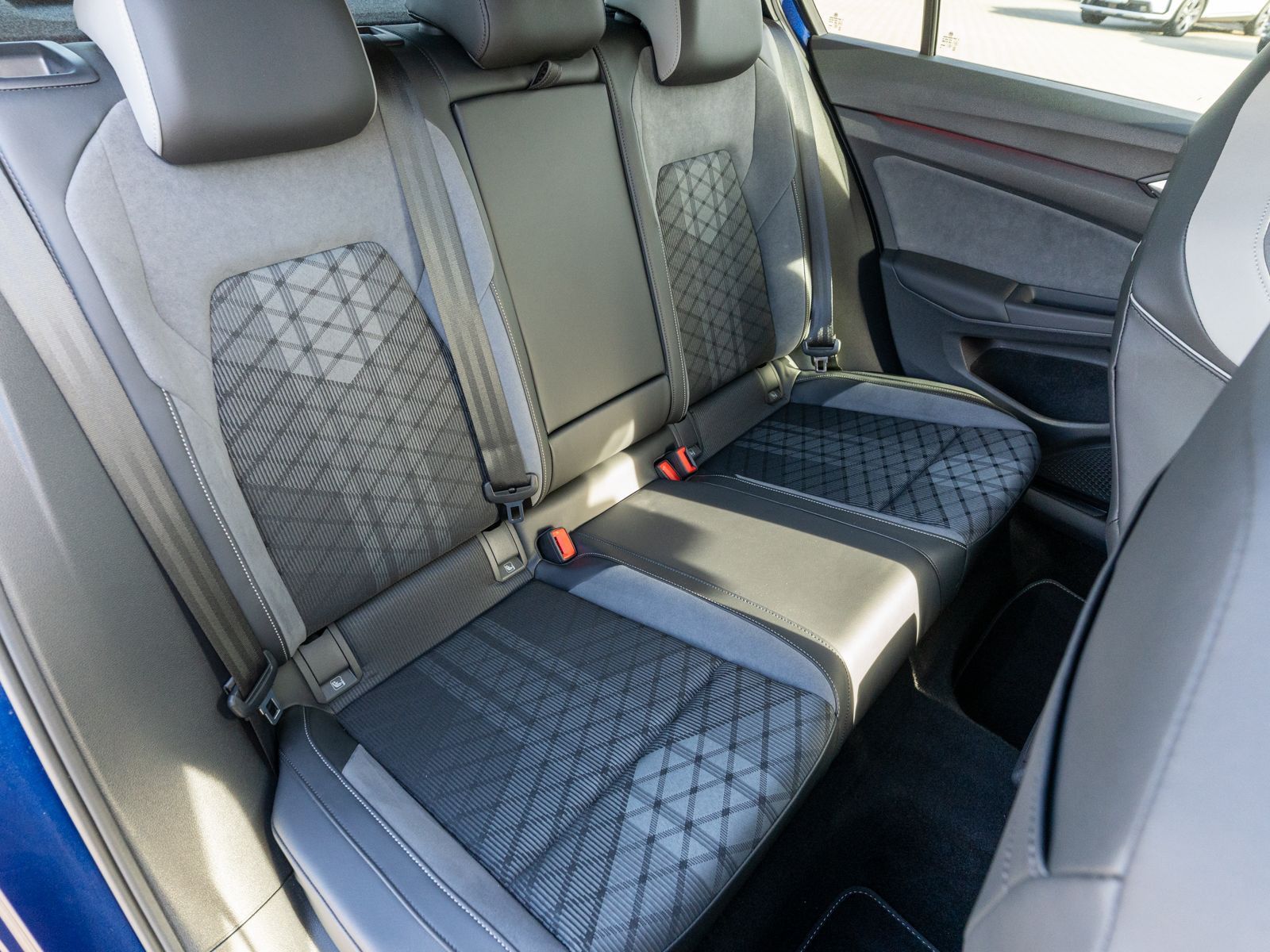 Volkswagen Golf 2023 г. Синий, пробег 28990 км