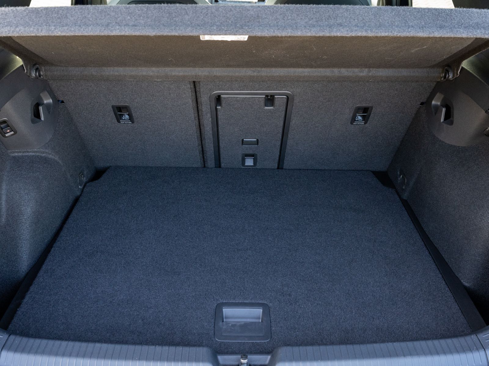Volkswagen Golf 2023 г. Синий, пробег 28990 км