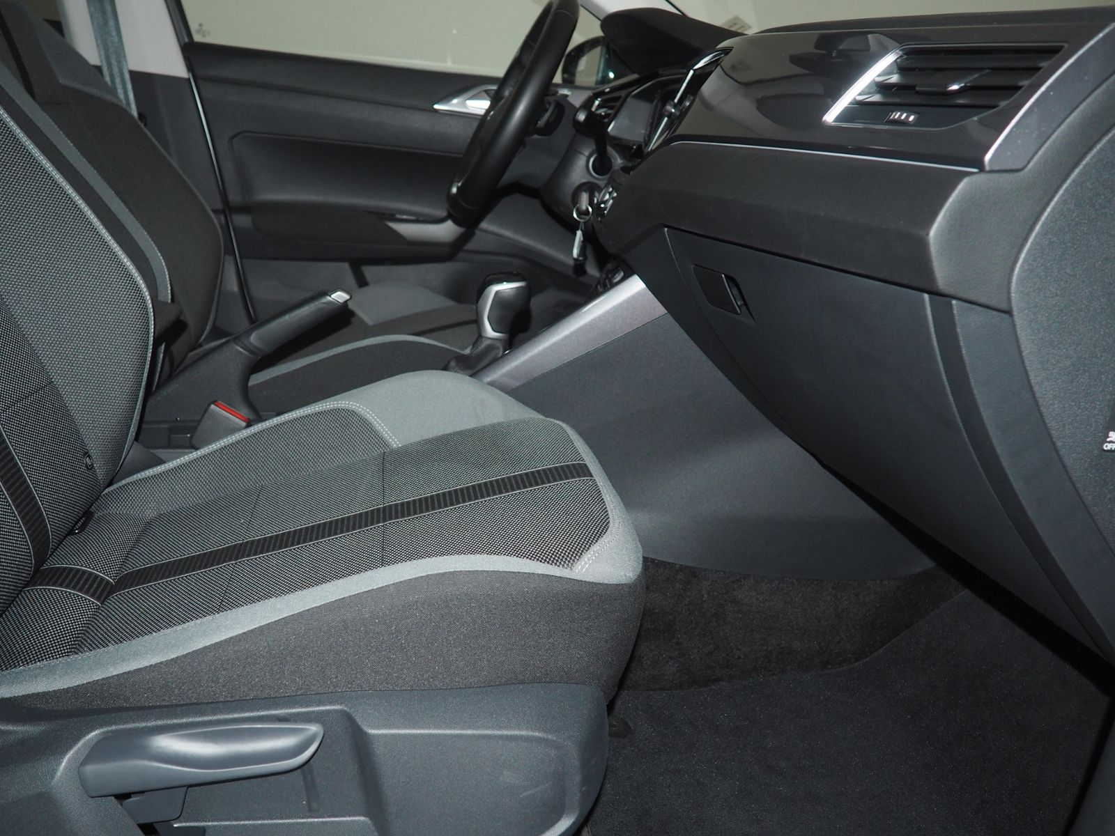Volkswagen Polo 2024 г. Серебристый, пробег 50529 км