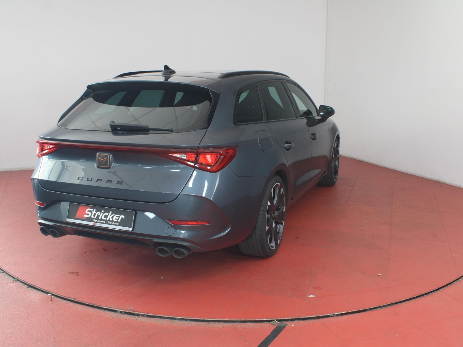 Cupra Leon 2023 г. Серый, пробег 40154 км
