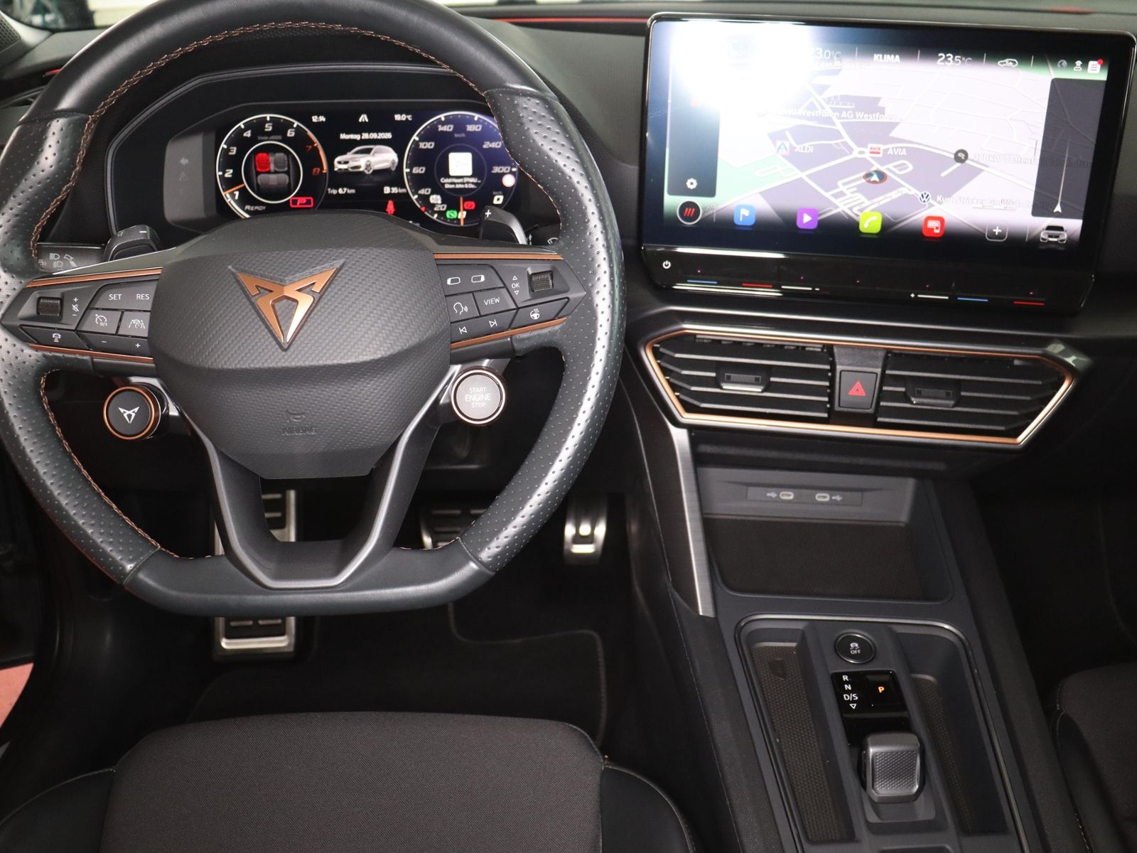 Cupra Leon 2023 г. Серый, пробег 40154 км