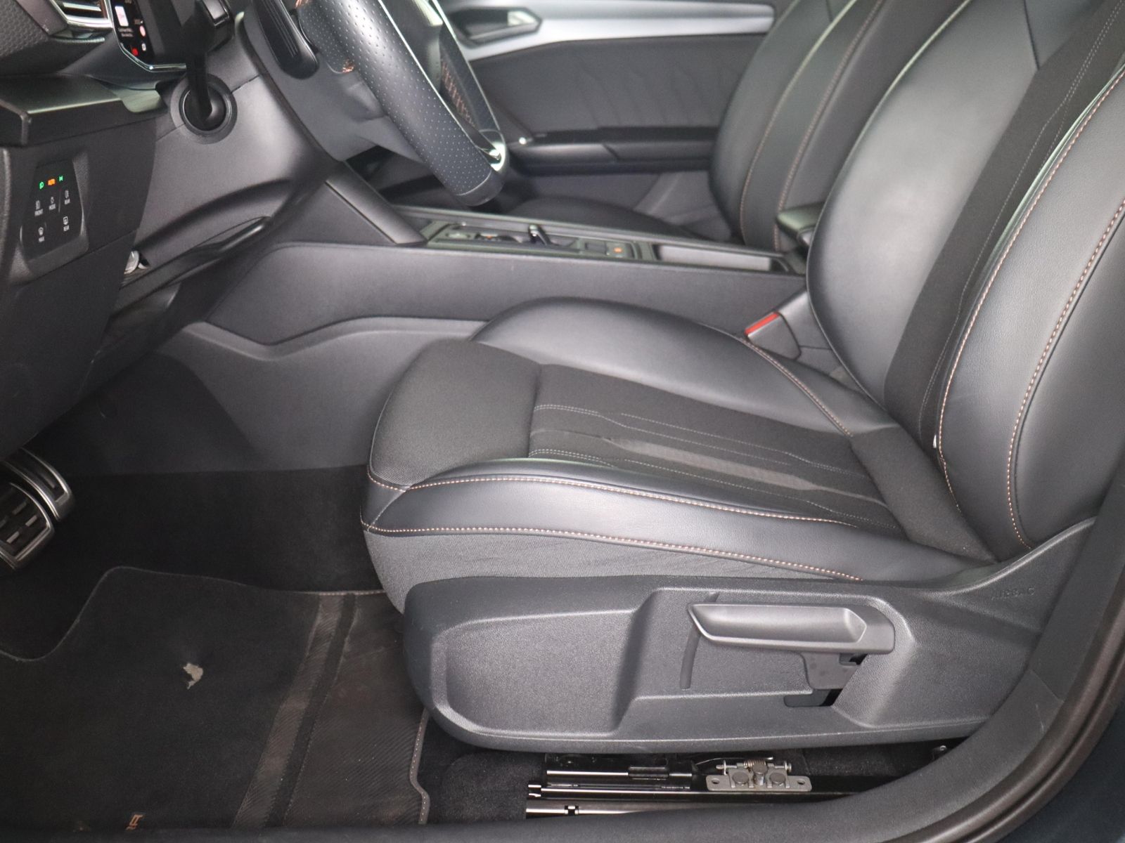 Cupra Leon 2023 г. Серый, пробег 40154 км
