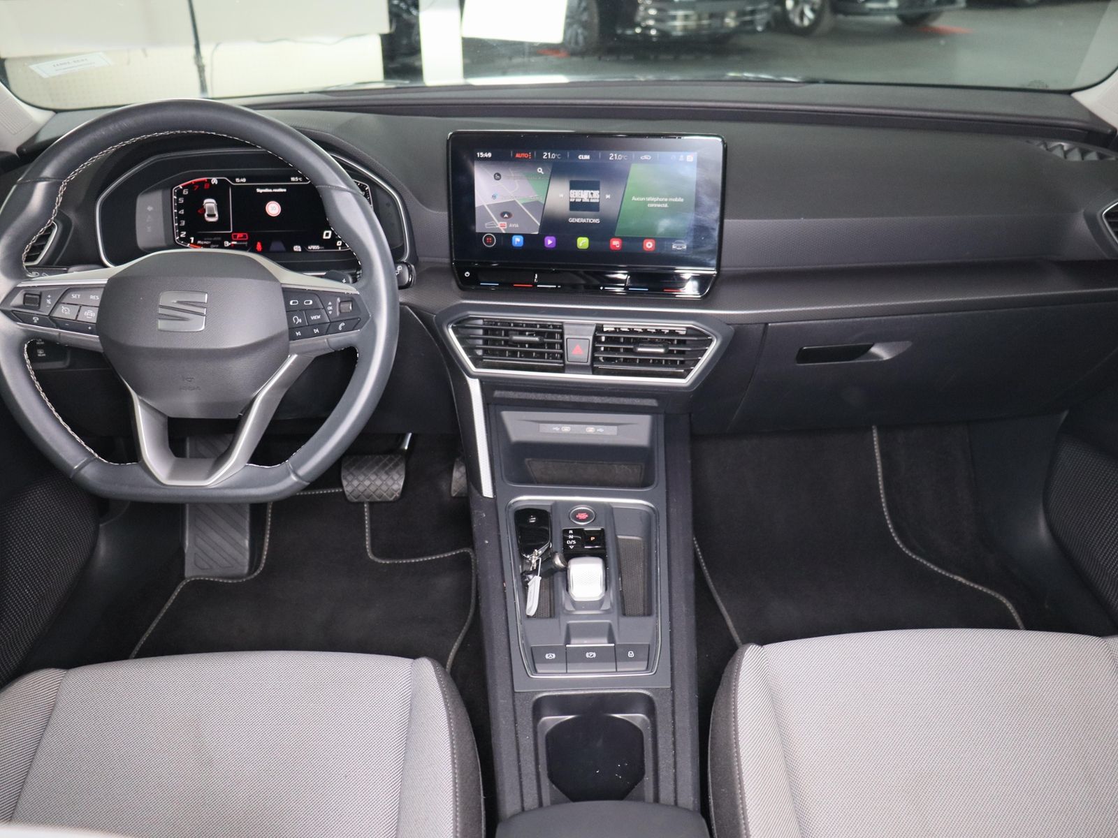 SEAT Leon 2023 г. Серый, пробег 47845 км