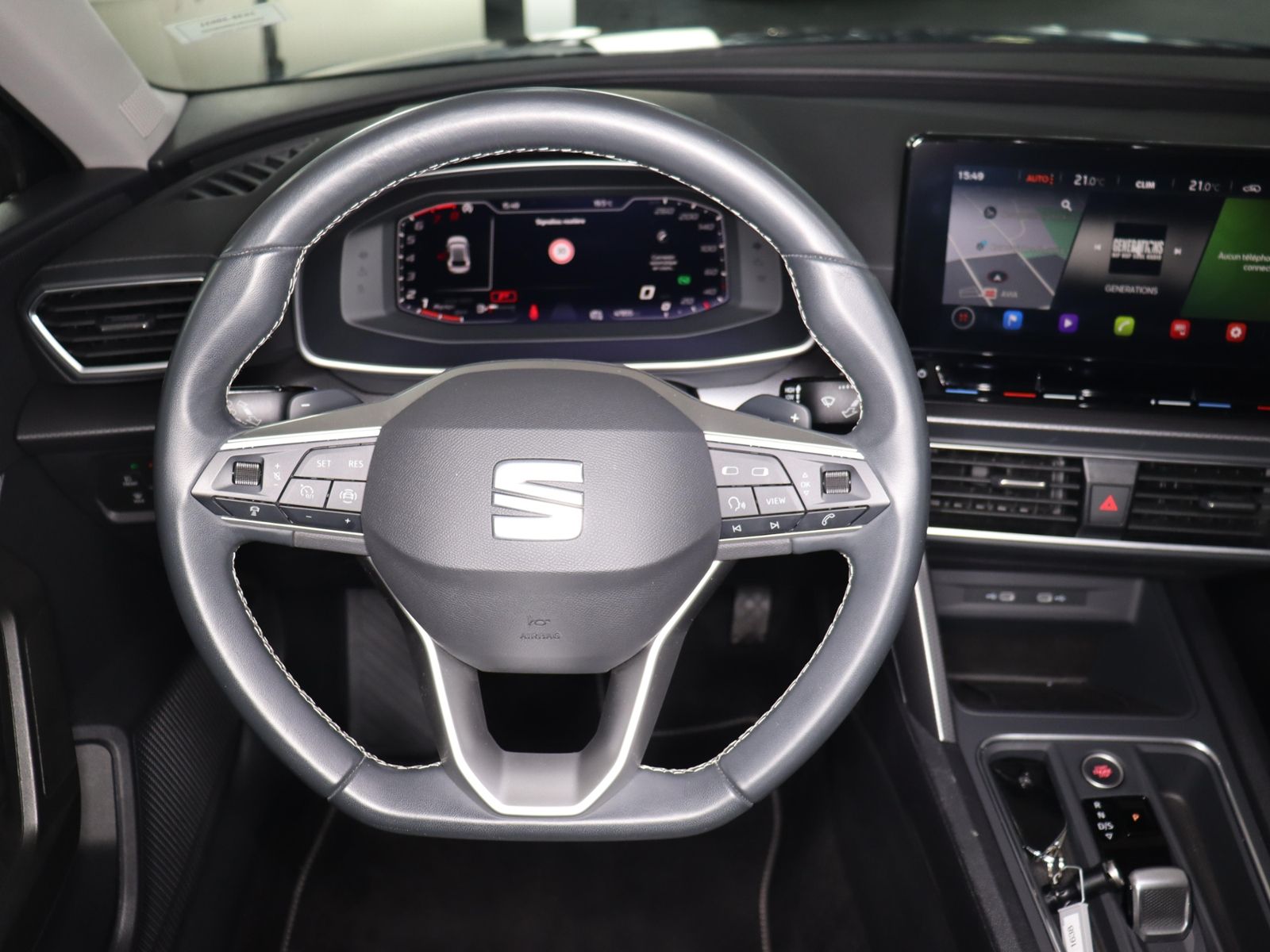 SEAT Leon 2023 г. Серый, пробег 47845 км