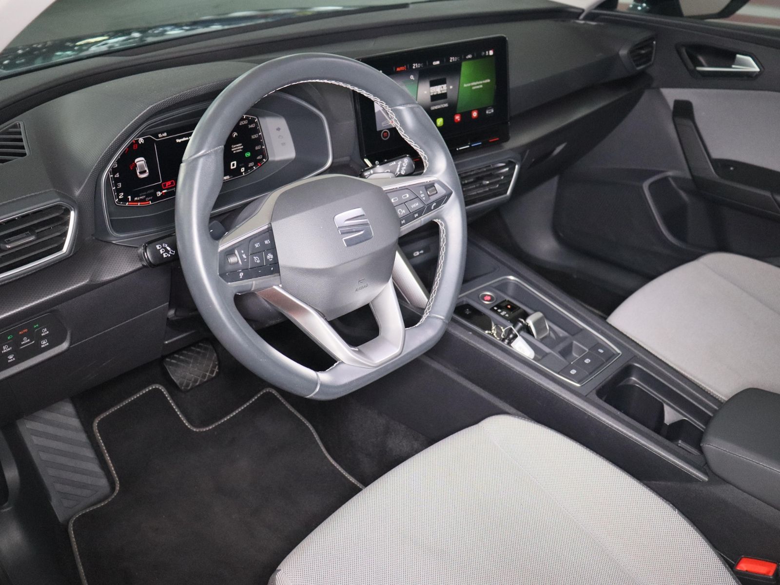SEAT Leon 2023 г. Серый, пробег 47845 км