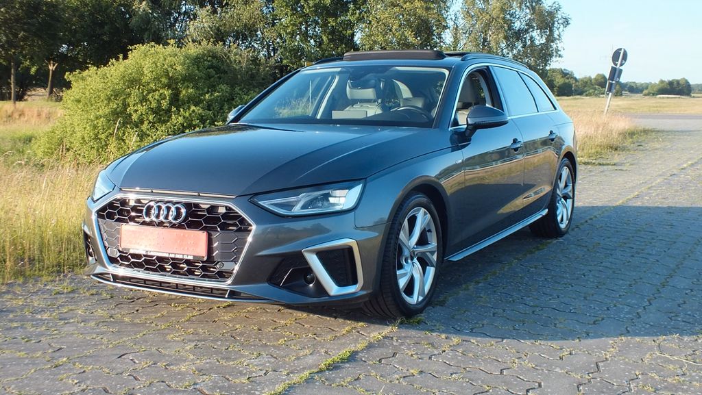 Audi A4 2022 г. Серый, пробег 35000 км