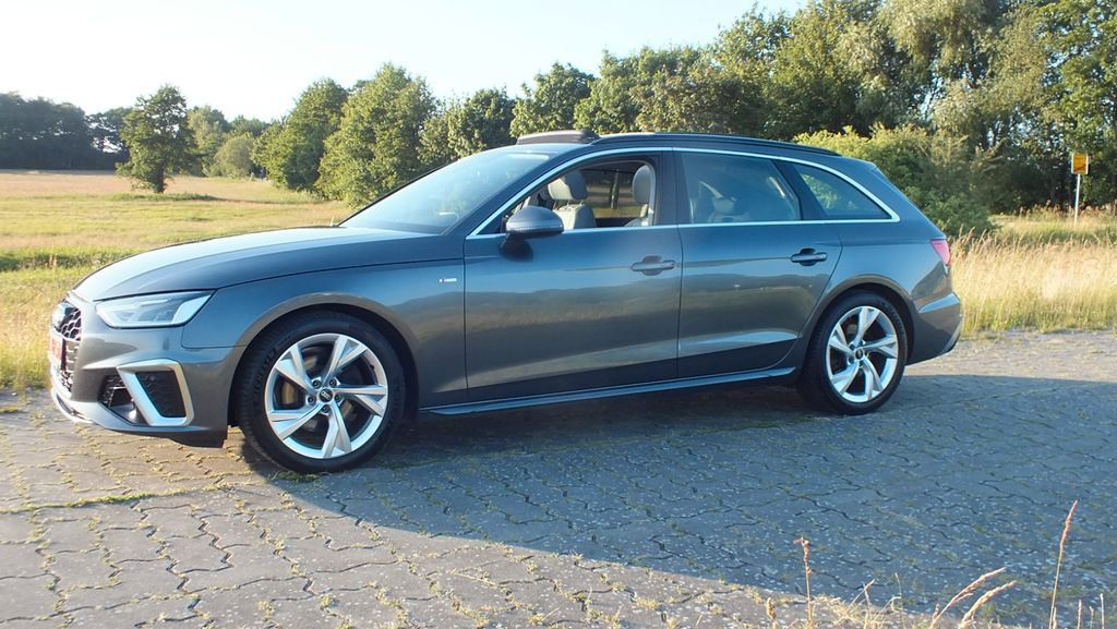 Audi A4 2022 г. Серый, пробег 35000 км