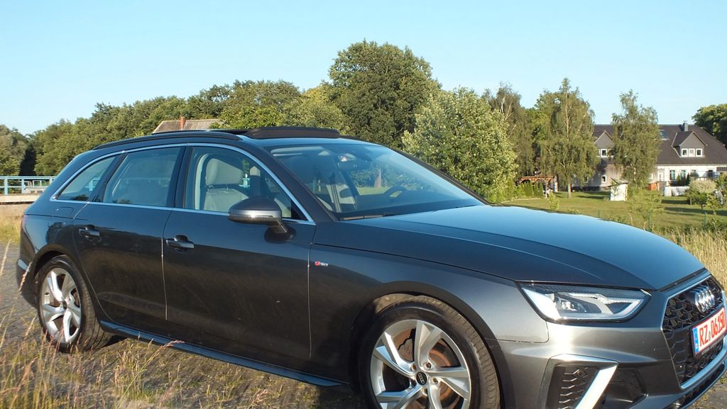 Audi A4 2022 г. Серый, пробег 35000 км