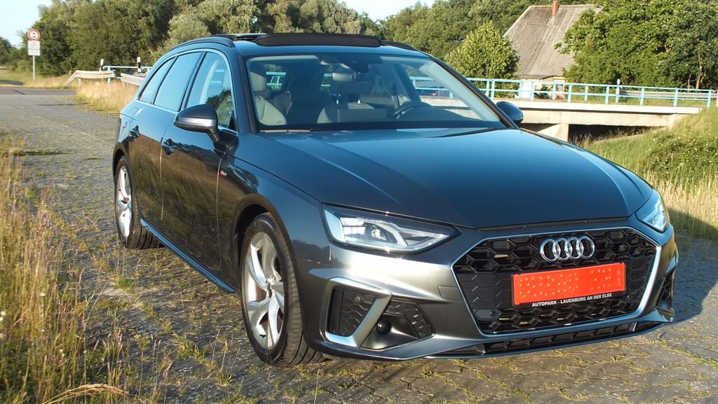Audi A4 2022 г. Серый, пробег 35000 км