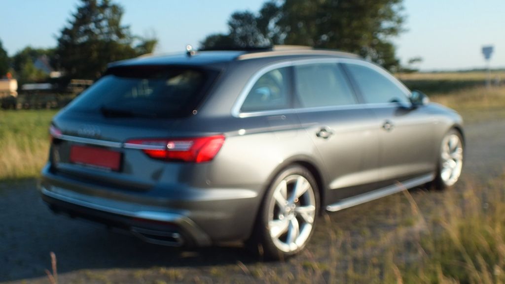 Audi A4 2022 г. Серый, пробег 35000 км