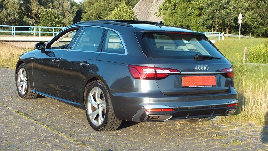 Audi A4 2022 г. Серый, пробег 35000 км