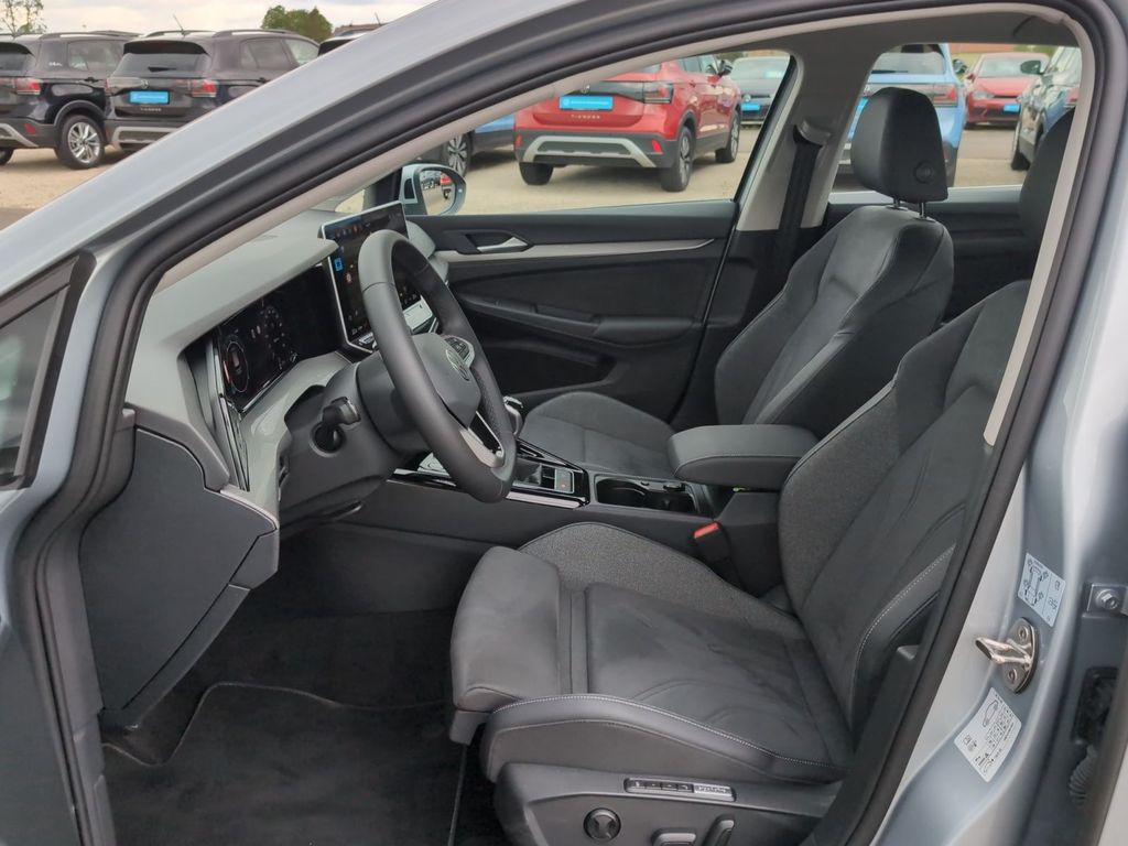Volkswagen Golf 2025 г. Серый, пробег 5200 км