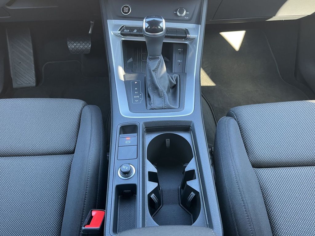 Audi Q3 2024 г. Синий, пробег 25119 км